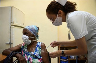 Cuba bắt đầu tiêm chủng rộng rãi mũi vaccine ngừa COVID-19 tăng cường