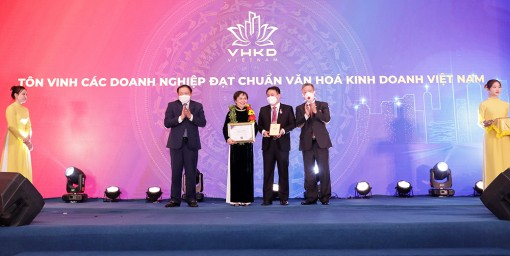 PNJ được vinh danh top 10 doanh nghiệp đạt chuẩn văn hóa kinh doanh