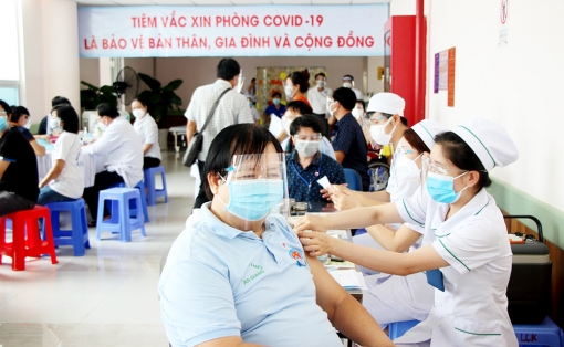 Chủ tịch UBND tỉnh An Giang chỉ đạo “đi từng ngõ, gõ từng nhà, rà từng đối tượng” để tiêm vaccine phòng COVID-19