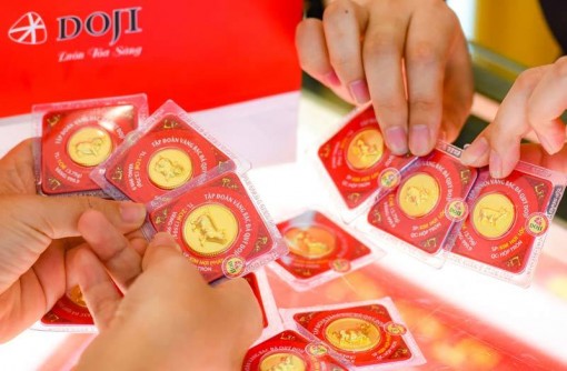 Giá vàng hôm nay 7-12: Thế giới giảm tiếp, trong nước tăng mạnh