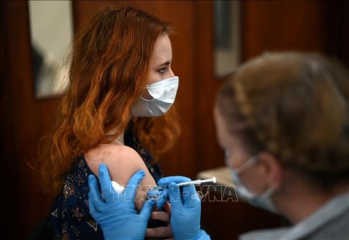 Anh nỗ lực vận động người dân tiêm mũi vaccine tăng cường