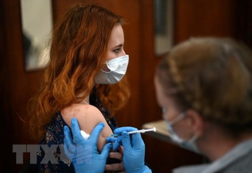 Anh nỗ lực vận động người dân tiêm mũi vaccine tăng cường