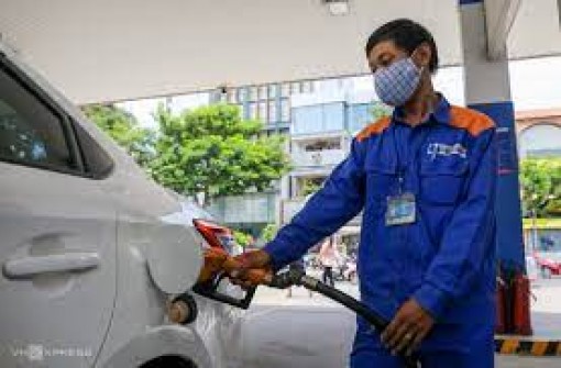 Giá xăng giảm 1.100 đồng/lít, hạ cơn sốt sau 2 lần giảm liên tiếp
