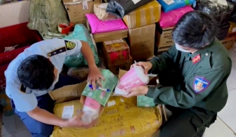 Phát hiện số lượng lớn hàng hóa không rõ nguồn gốc gửi qua chuyển phát nhanh ở công ty chuyển phát nhanh