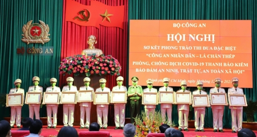 Công an An Giang nhận Huân chương Chiến công hạng Nhì về thành tích phòng, chống dịch COVID-19