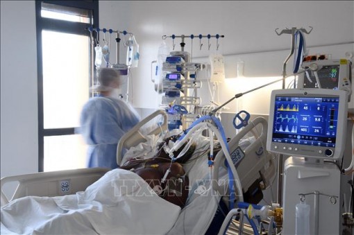 Pháp phê duyệt liệu pháp kháng thể cho các trường hợp có nguy cơ cao mắc COVID-19