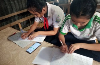Bảo đảm các điều kiện dạy và học trực tuyến cho học sinh nghèo