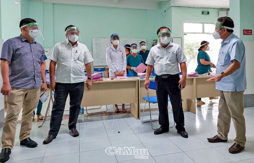 Cà Mau: Huy động tổng lực để kéo giảm F0