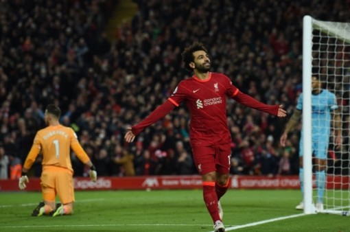 Đánh bại Newcastle, Liverpool lập kỷ lục