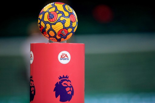 Premier League 'toang' vì COVID-19: Tranh cãi chuyện vắc xin