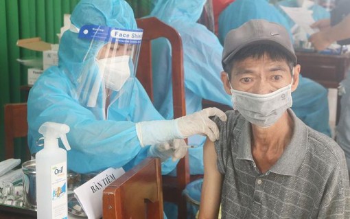 Trà Vinh vận động người có bệnh nền tiêm vaccine phòng Covid-19