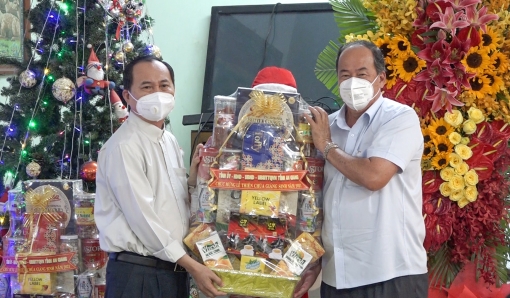 Chủ tịch UBND tỉnh An Giang Nguyễn Thanh Bình thăm, chúc mừng Giáng sinh