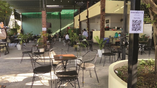 Hàng quán hoạt động trở lại: Mở cửa trong kiểm soát