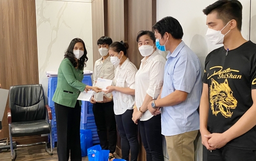 TP. Long Xuyên trao 2.810 túi an sinh công đoàn cho đoàn viên, người lao động