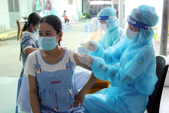 Sở Y tế An Giang chỉ đạo khẩn trương hoàn thành tiêm vaccine phòng COVID-19 mũi 1 cho 100% dân số