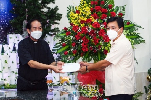 Bí thư Tỉnh ủy thăm, chúc mừng Giáng sinh Ủy ban Đoàn kết Công giáo tỉnh Cà Mau