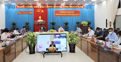 Tiếp tục nâng cao vai trò của báo chí cách mạng