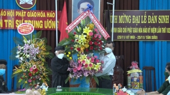 Bí thư Huyện ủy Phú Tân Huỳnh Thành Danh chúc mừng ngày đản sinh Đức Huỳnh Giáo chủ Phật giáo Hòa Hảo lần thứ 102