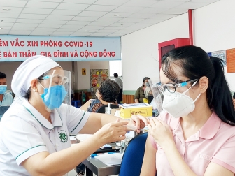 Chủ tịch UBND tỉnh An Giang chỉ đạo đẩy nhanh tiến độ tiêm vaccine, tăng cường điều trị, giảm tử vong do COVID-19