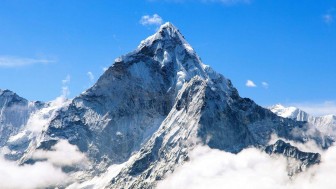 Đỉnh Everest cao nhất thế giới, đúng hay sai?
