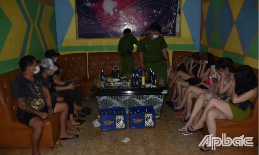 Tiền Giang: Phát hiện Karaoke Idol hoạt động bất chấp lệnh cấm