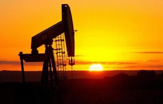 Giá dầu thế giới tăng 2%, lên mức cao nhất kể từ cuối tháng 11