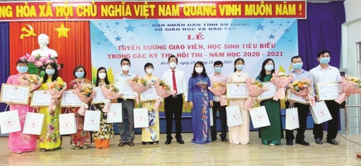 Tuyên dương đội ngũ giáo viên, học sinh tiêu biểu