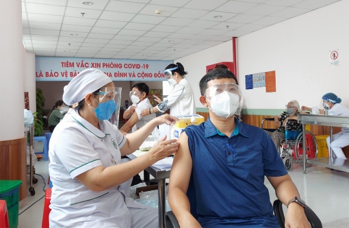 Tiêm vaccine phòng COVID-19 mũi 2 và liều bổ sung, nhắc lại cho người dân và các sở, ban, ngành, đoàn thể cấp tỉnh