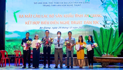Ra mắt CLB Sân khấu tỉnh An Giang và biểu diễn chương trình nghệ thuật Đờn ca tài tử