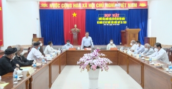 Huyện ủy Phú Tân họp mặt chức sắc, chức việc, tín đồ các tôn giáo và nhân sĩ, trí thức tiêu biểu