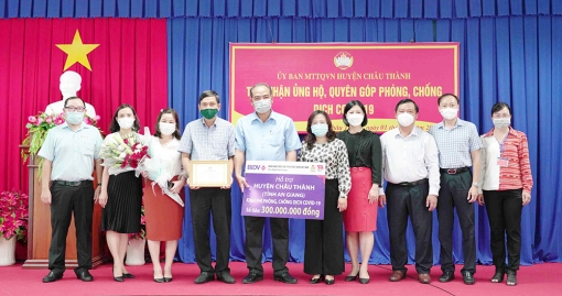 Chăm lo cho người nghèo ở huyện ven đô