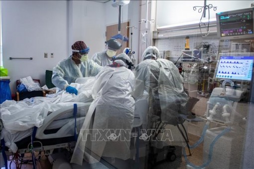 Mỹ lần đầu tiên ghi nhận hơn 1 triệu ca mắc COVID-19 trong một ngày