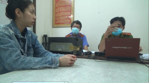 Vụ bé gái 8 tuổi bị bạo hành tử vong: Khởi tố tội 'Giết người', 'Che giấu tội phạm'