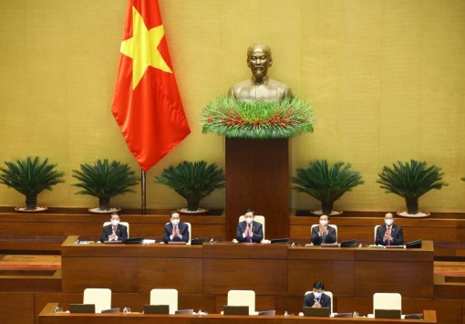 Ngày 6-1, Quốc hội thảo luận ở tổ về nhiều nội dung quan trọng