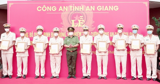 Công an An Giang công bố quyết định điều động, bổ nhiệm công an xã chính quy