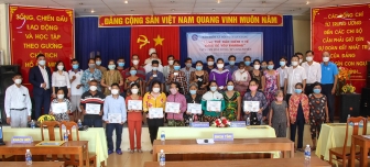 Bảo hiểm xã hội tỉnh An Giang trao tặng 325 thẻ bảo hiểm y tế- Chia sẻ yêu thương