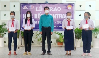 Tặng 77 suất học bổng Antraco cho học sinh, sinh viên huyện Tri Tôn