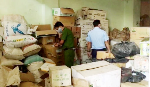 Phát hiện gần 450.000 chai, gói thuốc bảo vệ thực vật hết hạn sử dụng ở cửa hàng "Được Mùa"