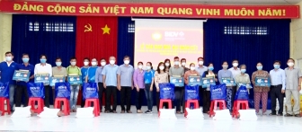 UBMTTQVN tỉnh An Giang bàn giao 50 căn nhà Đại đoàn kết tại huyện Phú Tân do Ngân hàng BIDV chi nhánh An Giang tài trợ