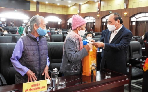 Để mỗi người dân, mỗi gia đình đều được đón Tết ấm áp, đầy đủ