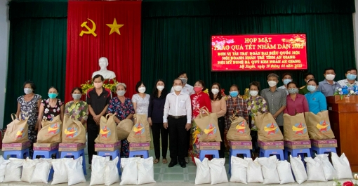 88 hộ cận nghèo phường Mỹ Xuyên được nhận quà Tết