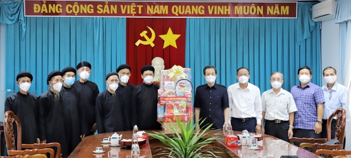 Ban Trị sự Trung ương Phật hội Tứ Ân Hiếu Nghĩa chúc Tết Tỉnh ủy An Giang