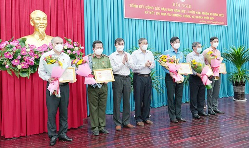 Phát huy sức mạnh đại đoàn kết dân tộc trong đấu tranh, phản bác quan điểm sai trái, thù địch