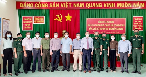 Phó Bí thư Thường trực Tỉnh ủy An Giang Lê Văn Nưng thăm và chúc Tết tại TX. Tân Châu