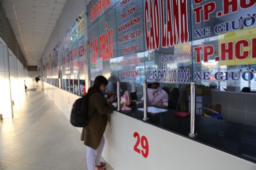 Lượng hành khách đi lại dịp Tết giảm sâu