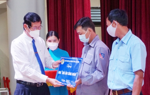 Ấm áp “Tết sum vầy – Xuân bình an” cho công nhân lao động hoàn cảnh khó khăn