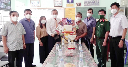 Phó Bí thư Thường trực Tỉnh ủy, Chủ tịch HĐND tỉnh An Giang Lê Văn Nưng  thăm và chúc Tết tại huyện Thoại Sơn