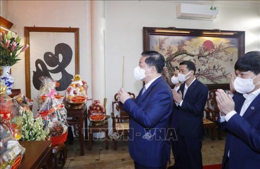 Thăm và chúc Tết gia đình các đồng chí nguyên lãnh đạo Đảng, Nhà nước