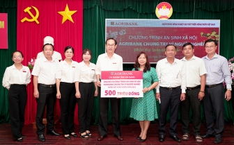 Agribank chi nhánh An Giang hỗ trợ 500 triệu đồng tặng quà Tết người nghèo
