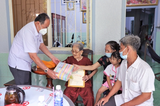 Phó Bí thư Tỉnh ủy, Chủ tịch UBND tỉnh An Giang Nguyễn Thanh Bình thăm, chúc Tết trên địa bàn TP. Long Xuyên